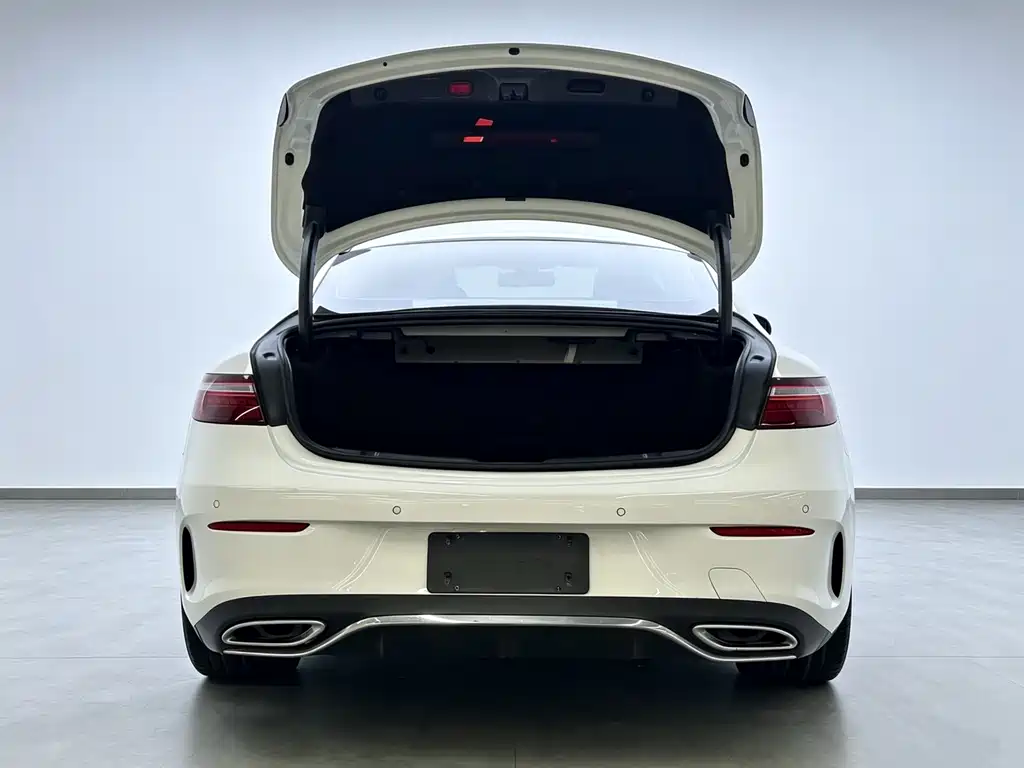 Mercedes-Benz E-Class 2023 — фото 11