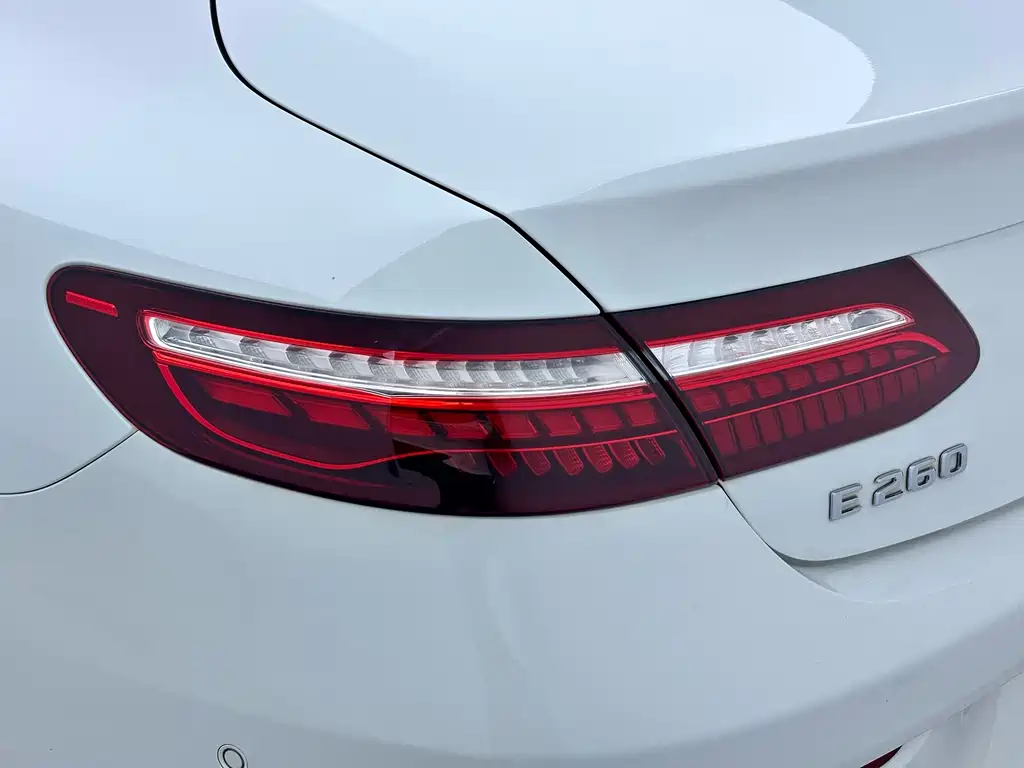 Mercedes-Benz E-Class 2023 — фото 12