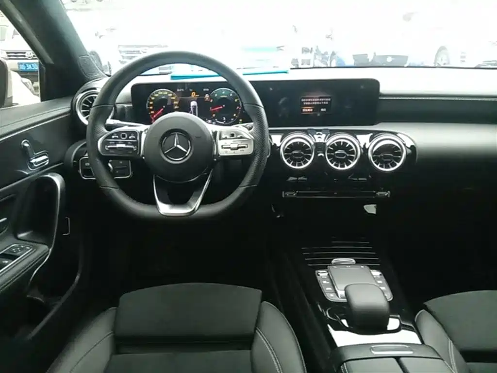 Mercedes-Benz A-Class 2023 — фото 11