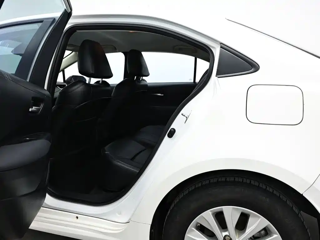Toyota Corolla 2023 — фото 14