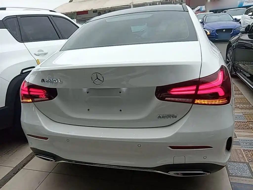 Mercedes-Benz A-Class 2023 — фото 6