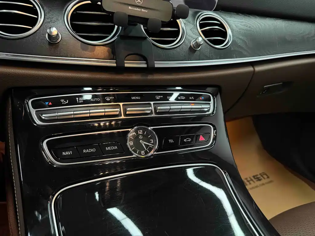 Mercedes-Benz E-Class 2017 — фото 25