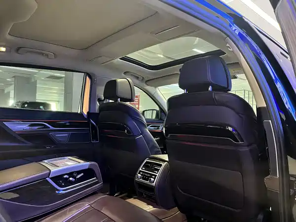 BMW 7 Series 2021