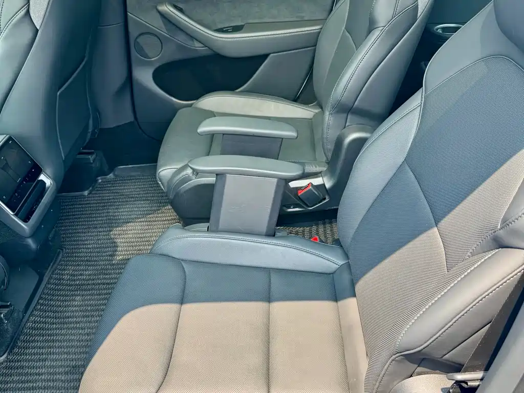 Tesla Model Y L 2025 — фото 14