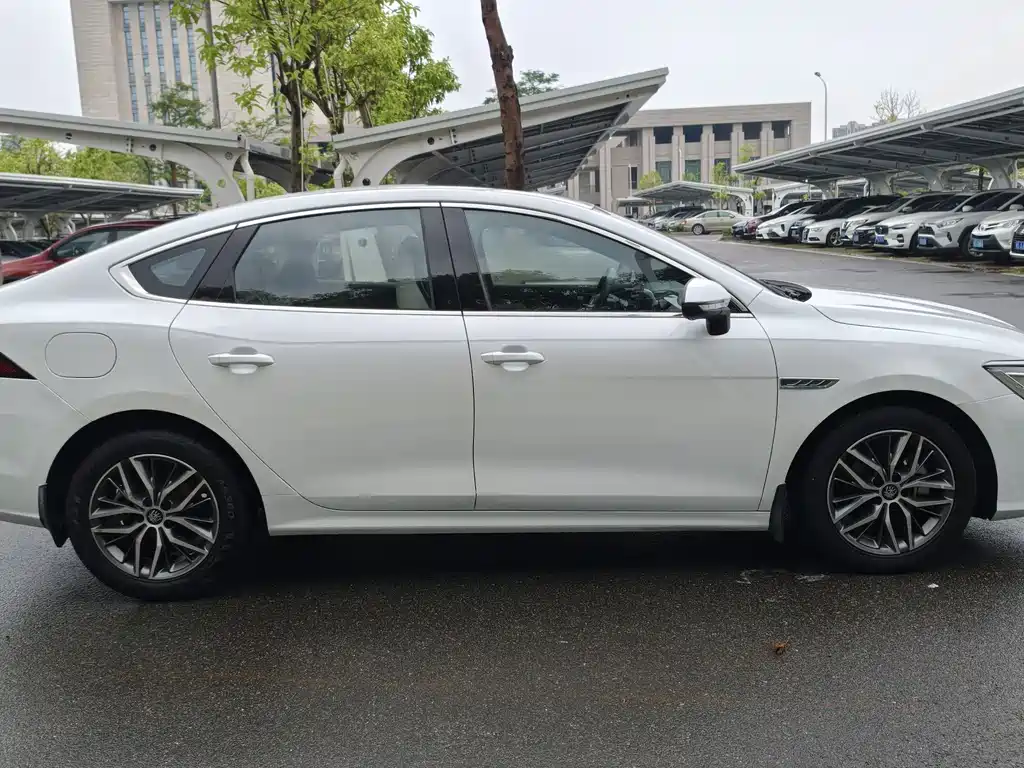 BYD Qin PLUS 2022 — фото 3