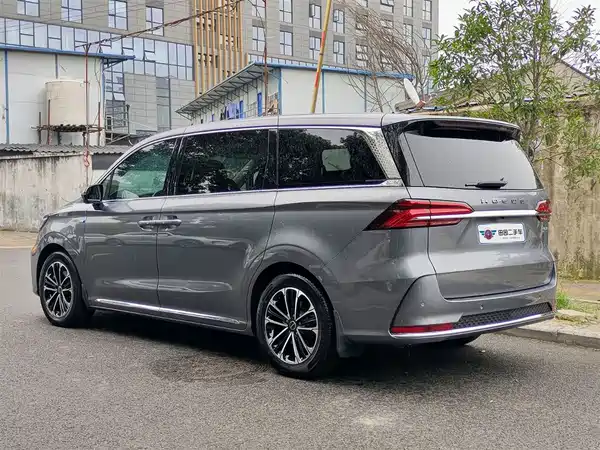 Roewe iMAX8 2022