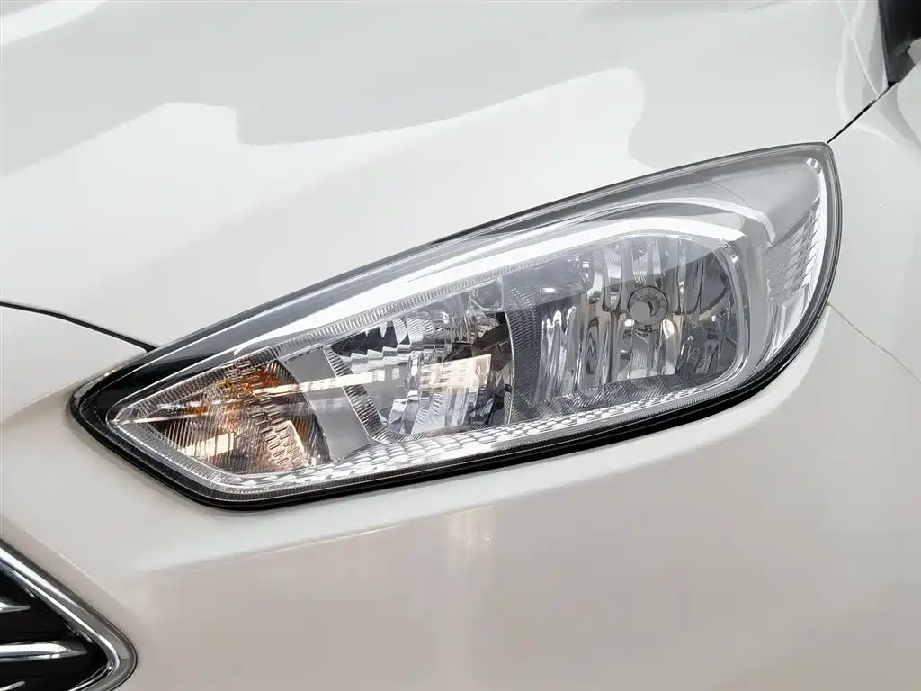 Ford Focus 2018 — фото 7