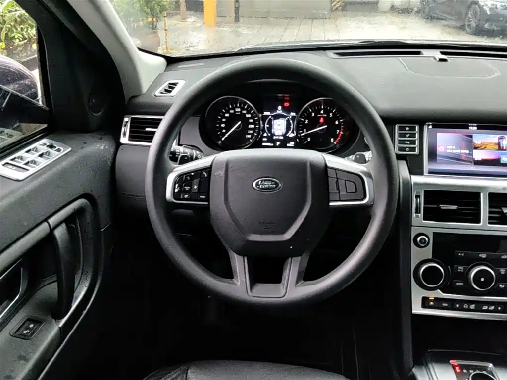 Land Rover Discovery Sport 2017 — фото 17