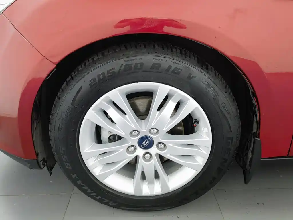 Ford Focus 2014 — фото 17