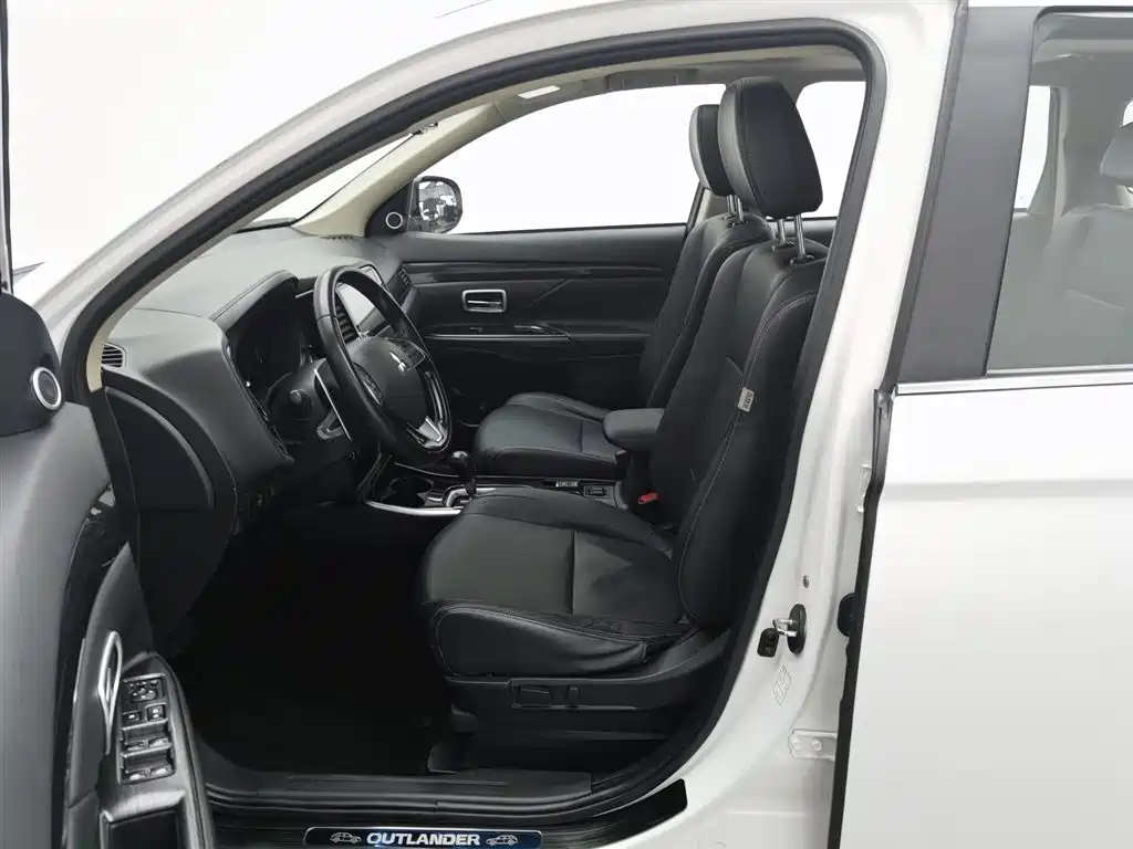 Mitsubishi Outlander 2018 — фото 10
