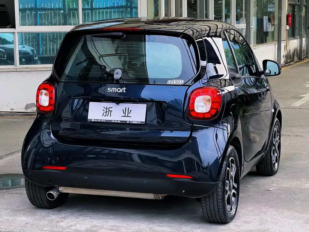 smart Fortwo 2017 — фото 17