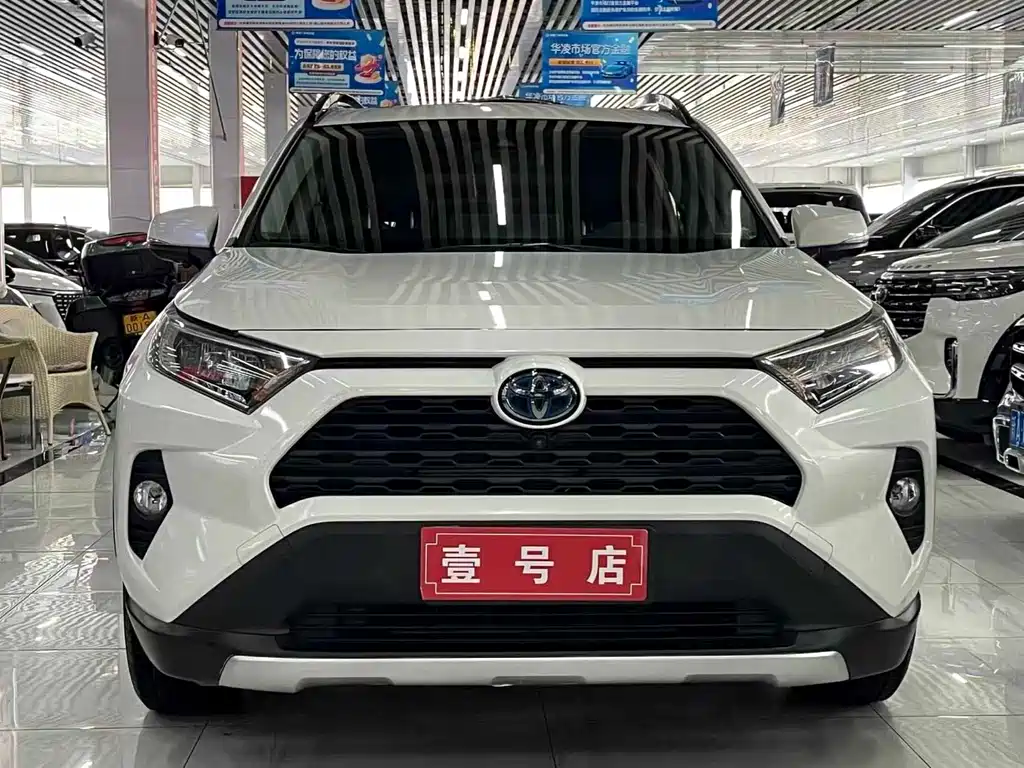 Toyota RAV4 2021 — фото 2