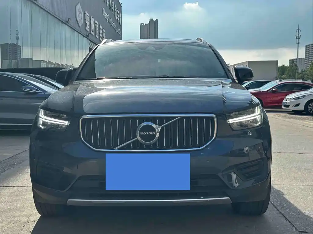 Volvo XC40 2021 — фото 2