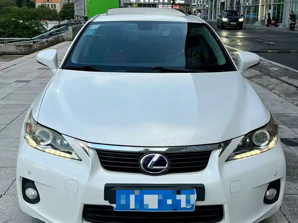 Lexus CT 2013 — фото 2