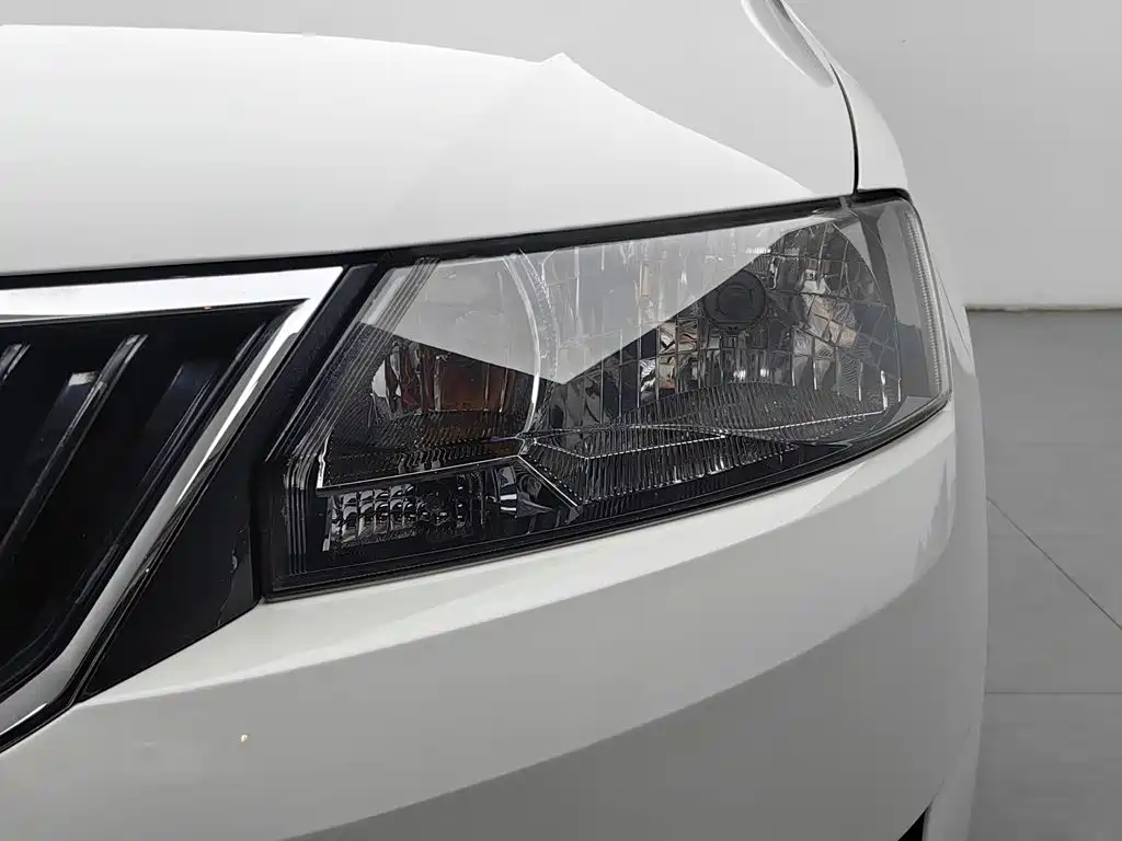 Skoda Rapid Spaceback 2015 — фото 7