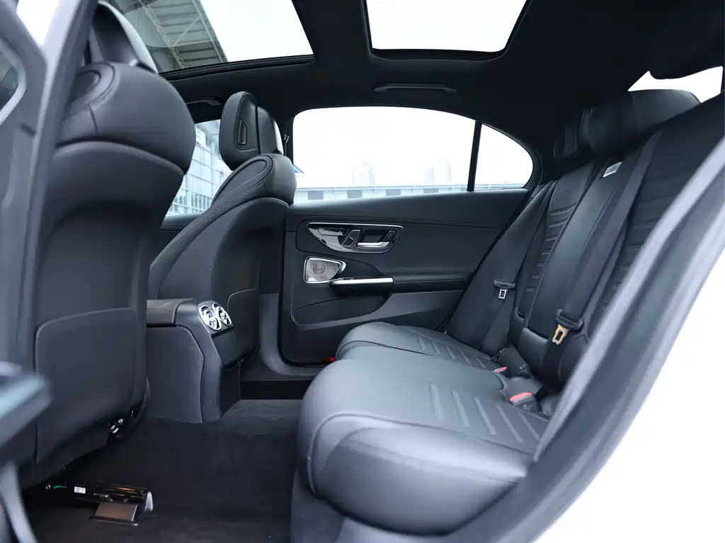 Mercedes-Benz C-Class 2023 — фото 20