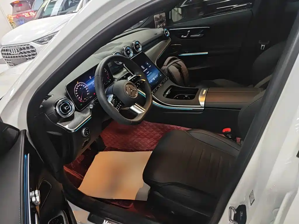 Mercedes-Benz C-Class 2025 — фото 12