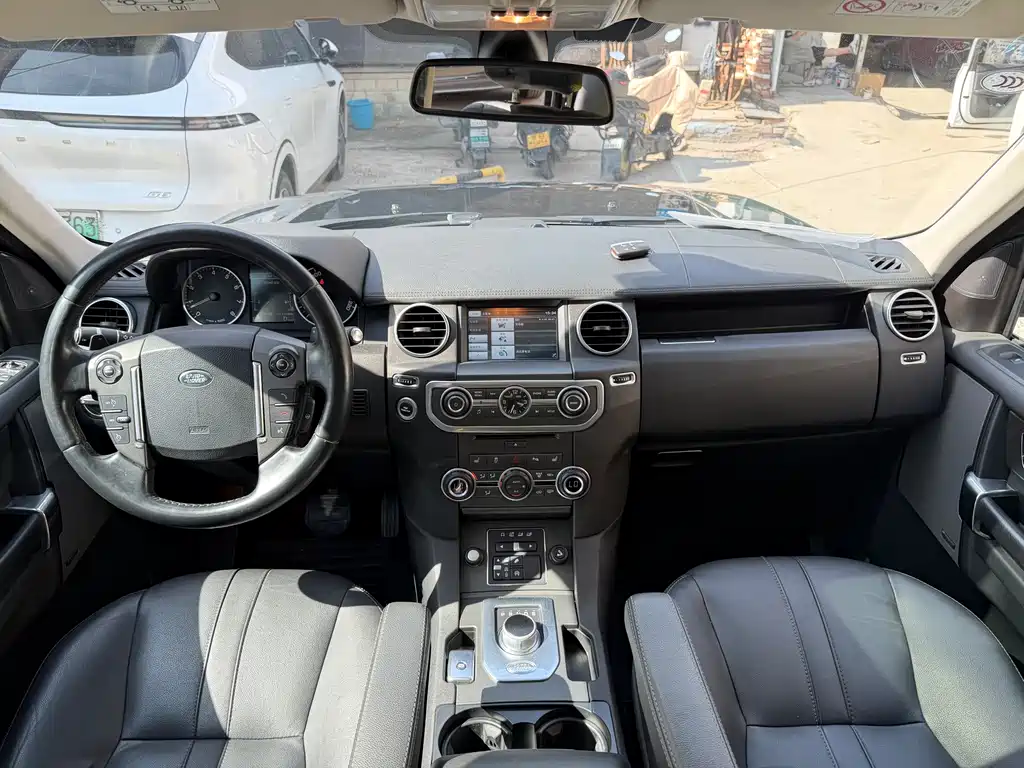 Land Rover Discovery 2014 — фото 13