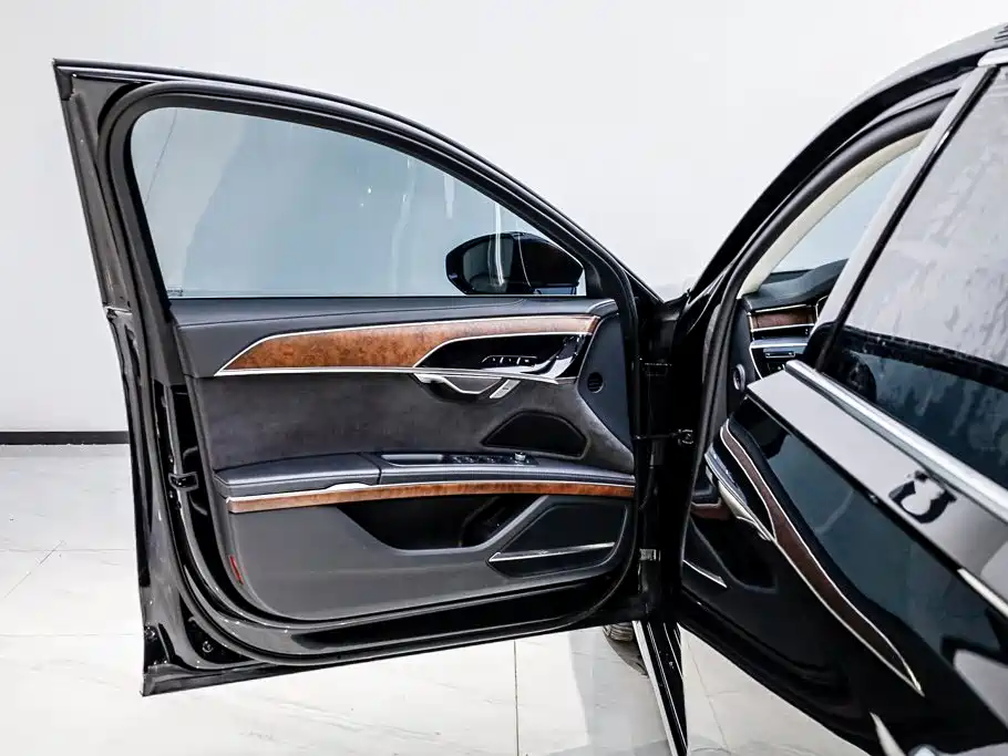 Audi A8 2022 — фото 8