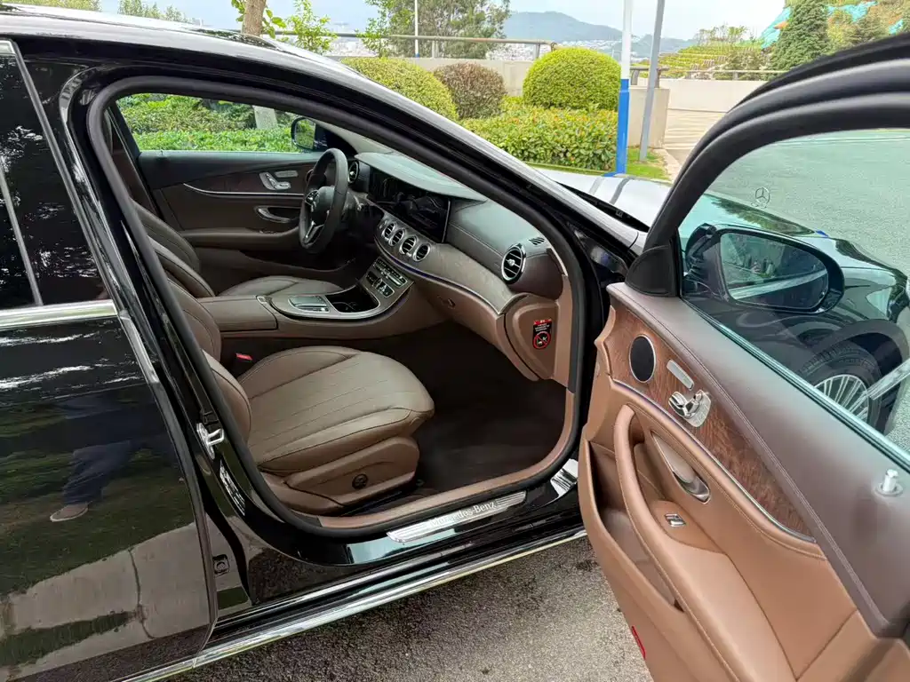 Mercedes-Benz E-Class 2020 — фото 12