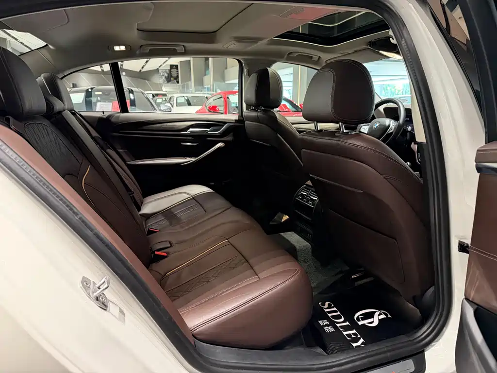 BMW 5 Series 2020 — фото 15