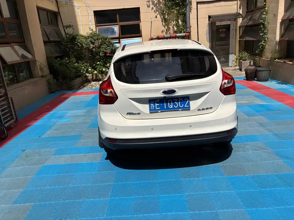 Ford Focus 2015 — фото 12