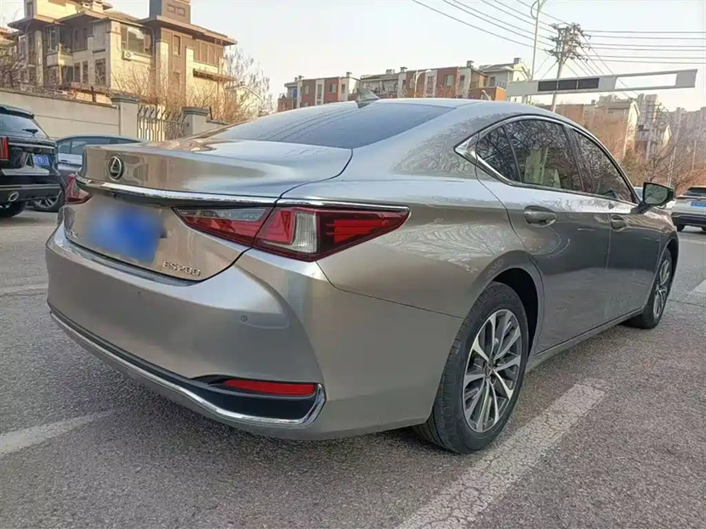 Lexus ES 2022 — фото 8