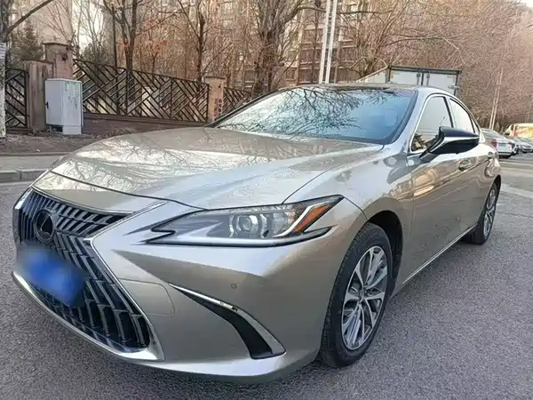 Lexus ES 2021