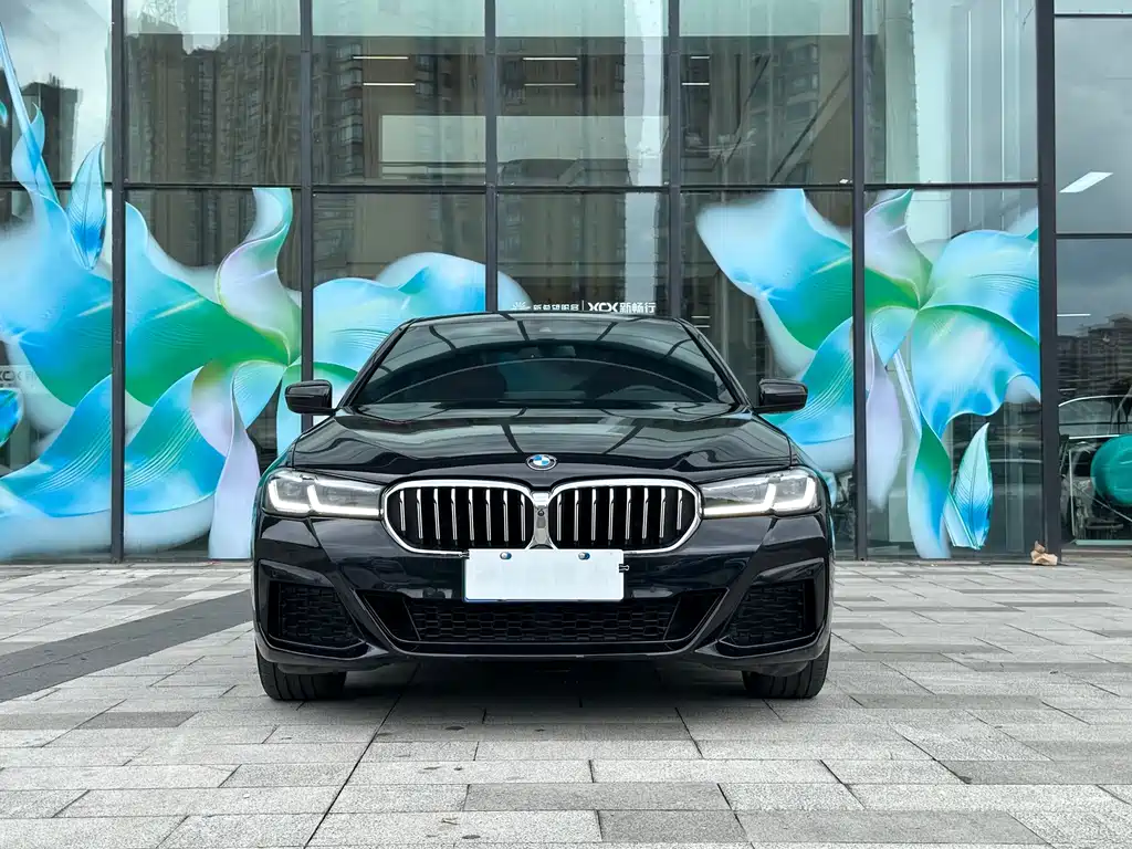 BMW 5 Series 2022 — фото 2