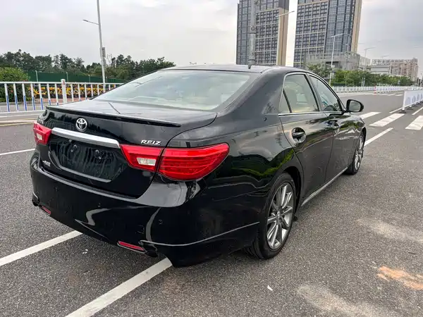 Toyota Reiz 2013