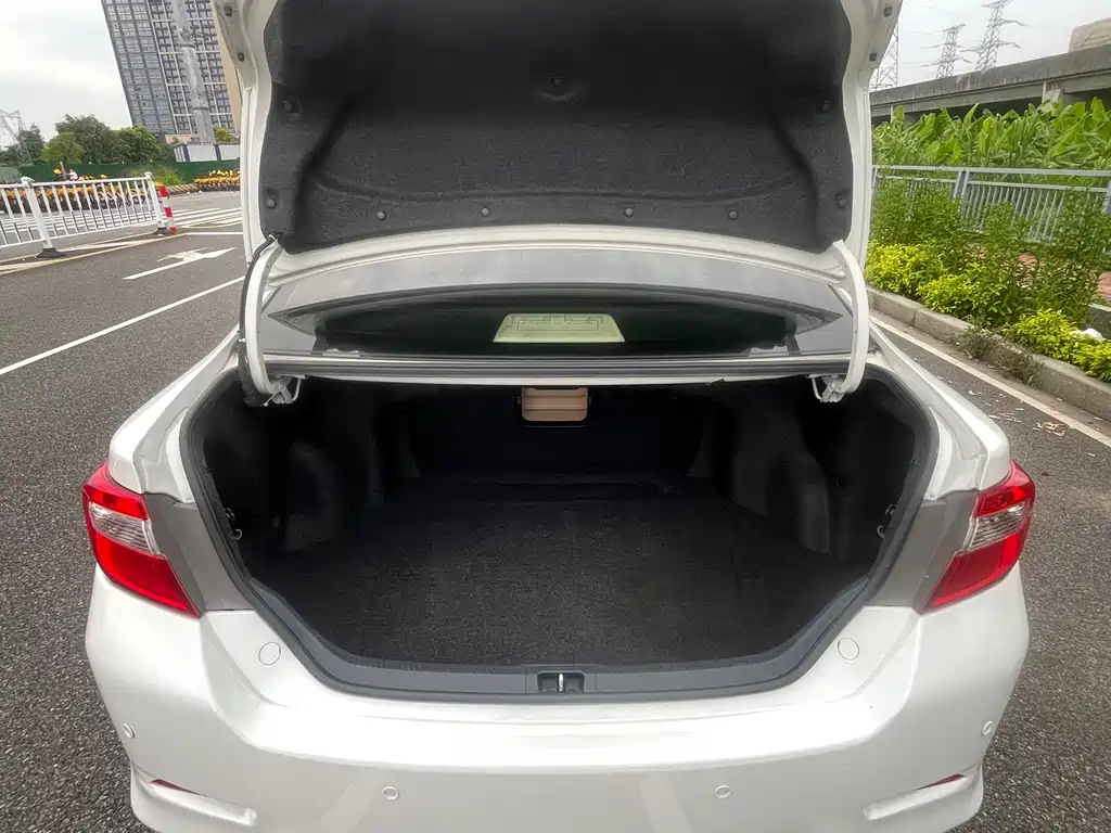 Toyota Camry 2013 — фото 15
