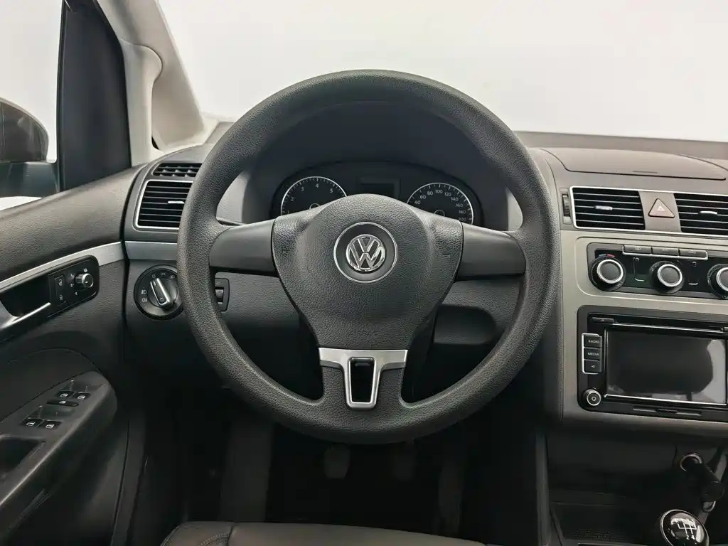 Volkswagen Touran 2014 — фото 11