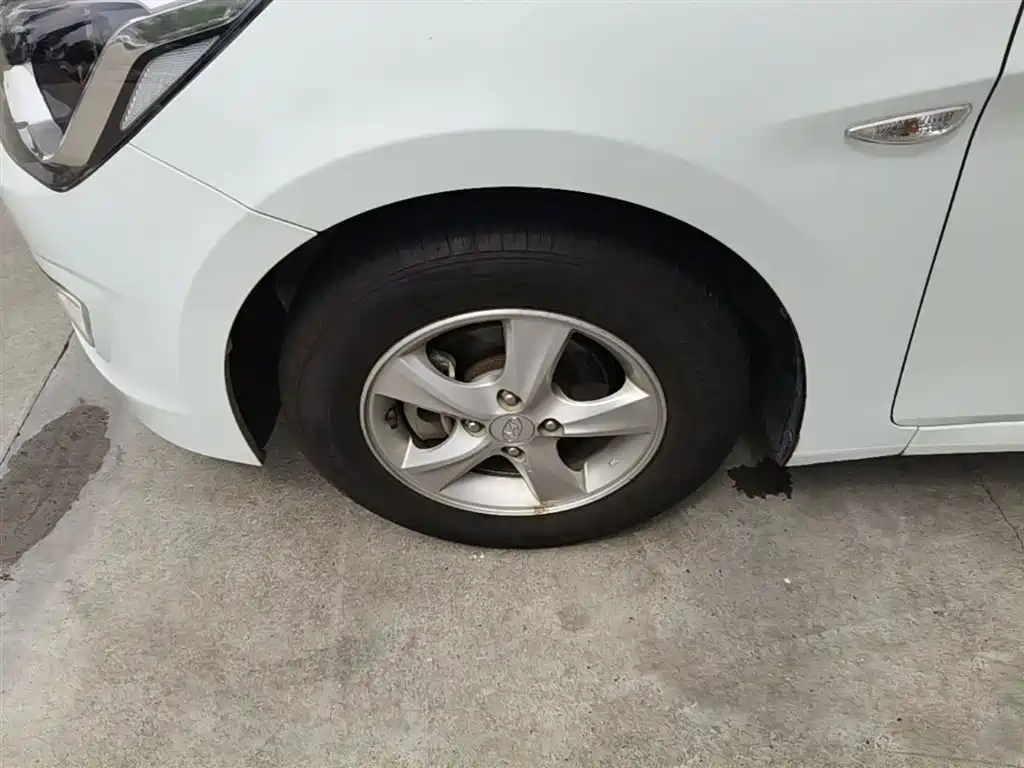 Hyundai Verna 2015 — фото 23
