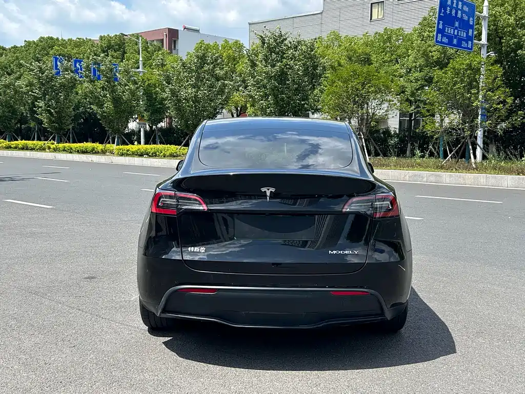 Tesla Model Y 2022 — фото 9