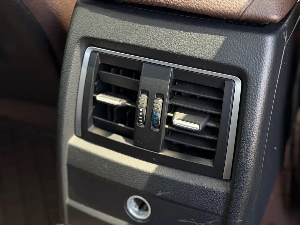 BMW 3 Series 2018 — фото 19