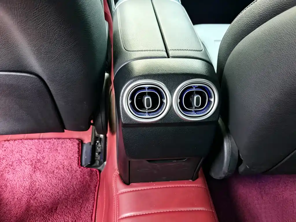 Mercedes-Benz C-Class 2024