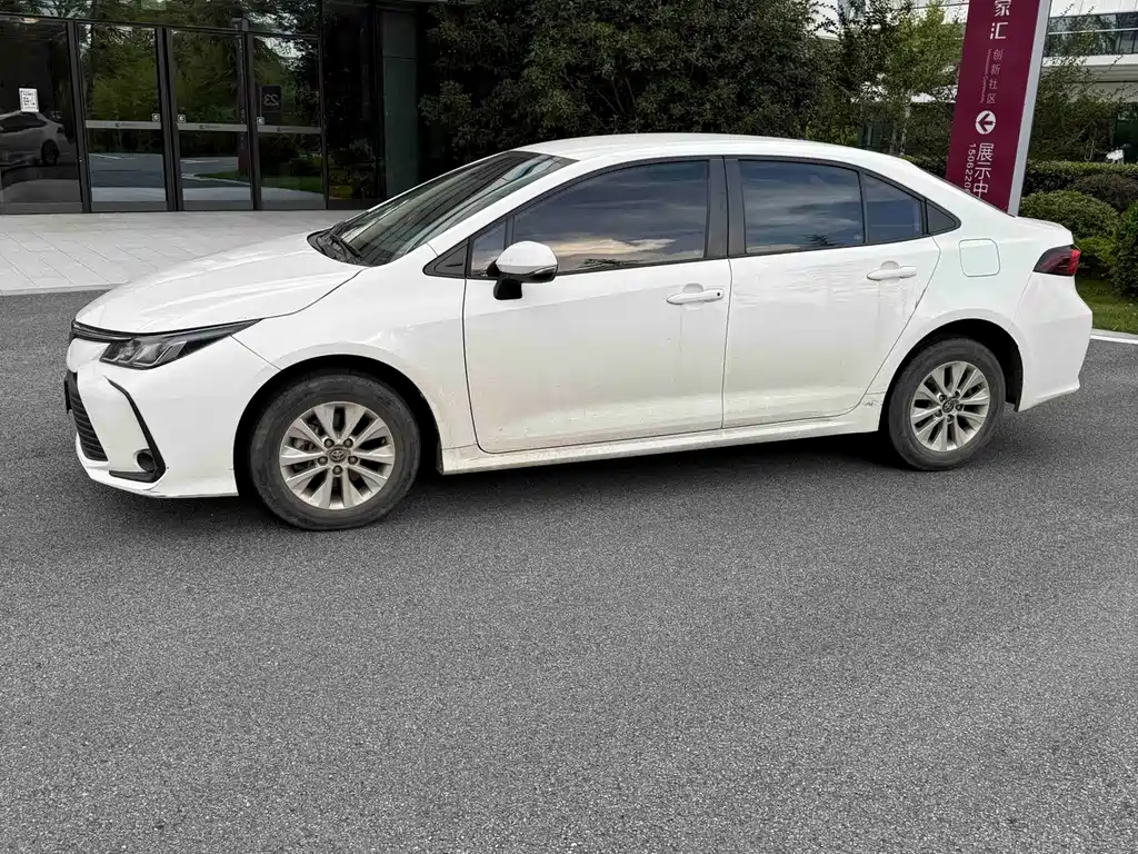 Toyota Corolla 2019 — фото 3
