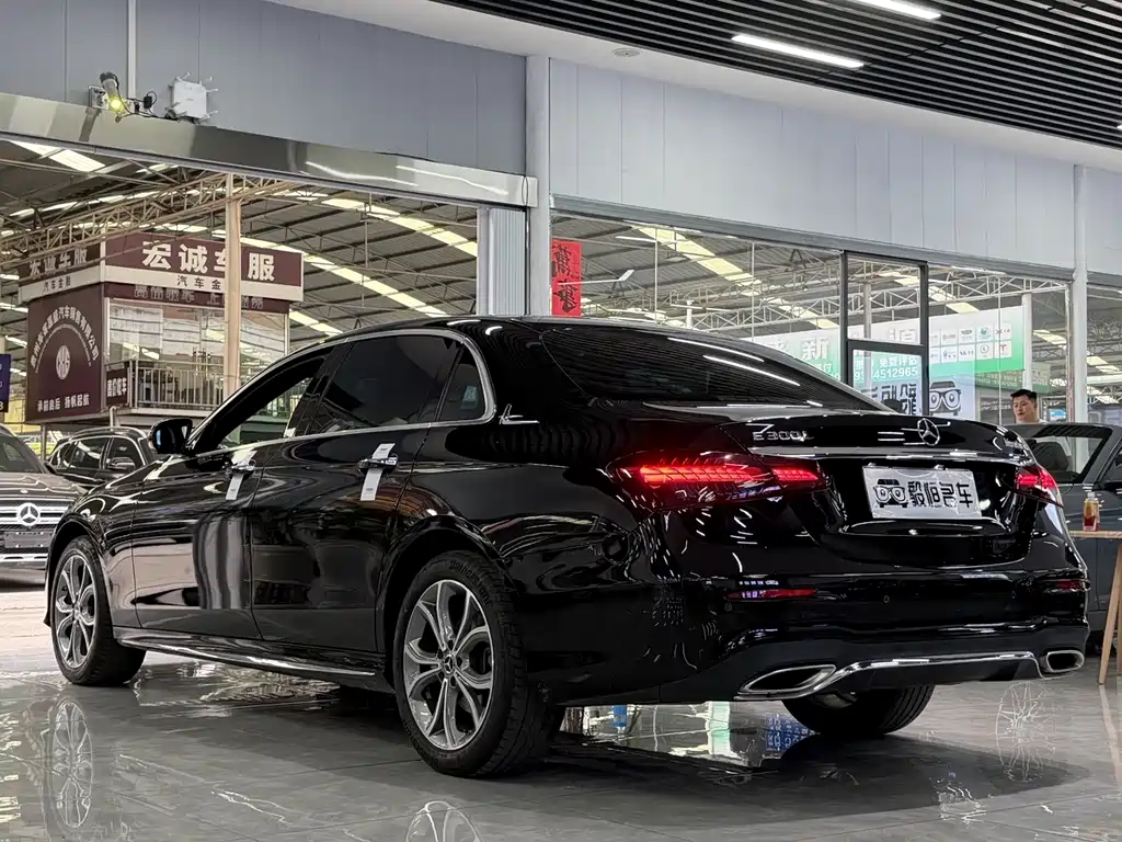 Mercedes-Benz E-Class 2023 — фото 9