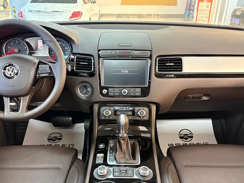 Volkswagen Touareg 2018 — фото 14