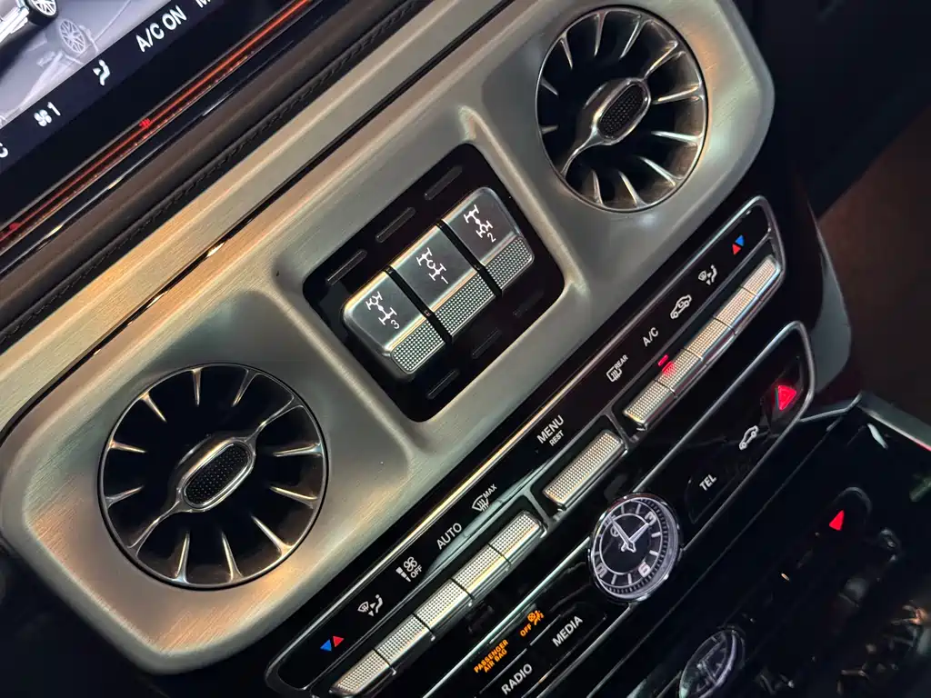 Mercedes-Benz G-Class 2023 — фото 11