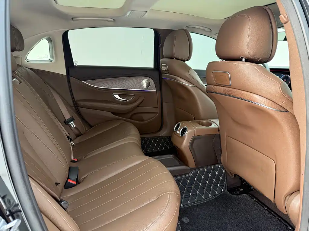 Mercedes-Benz E-Class 2019 — фото 13