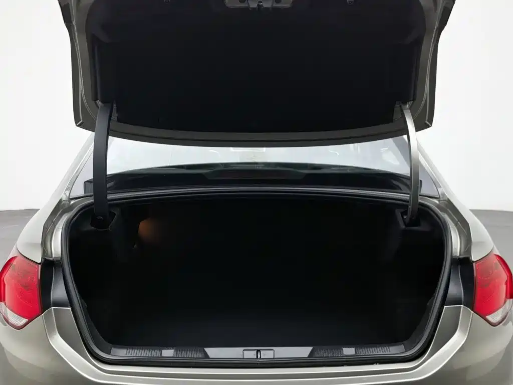 Citroën C4L 2014 — фото 16