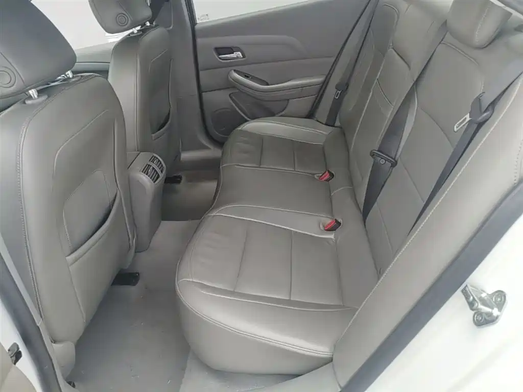 Chevrolet Malibu 2015 — фото 17