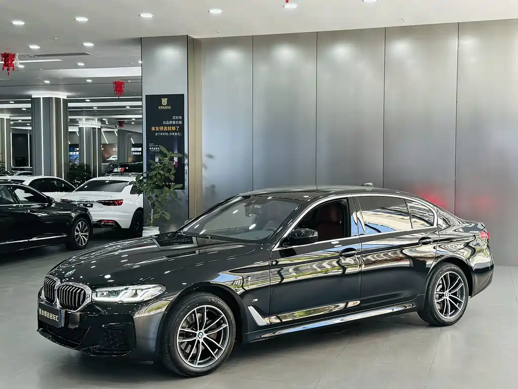 BMW 5 Series 2023 — фото 1