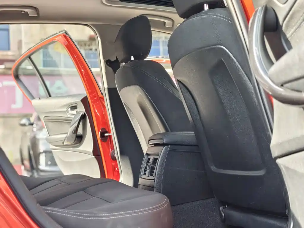 BMW 1 Series 2015 — фото 16