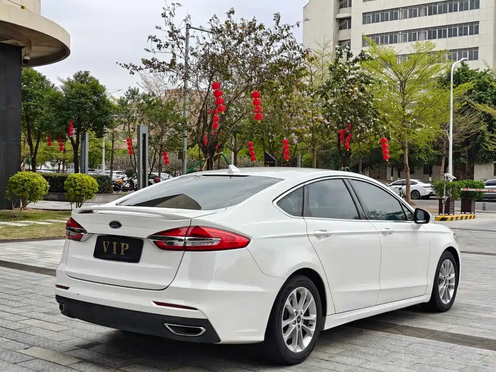 Ford Mondeo 2019 — фото 16