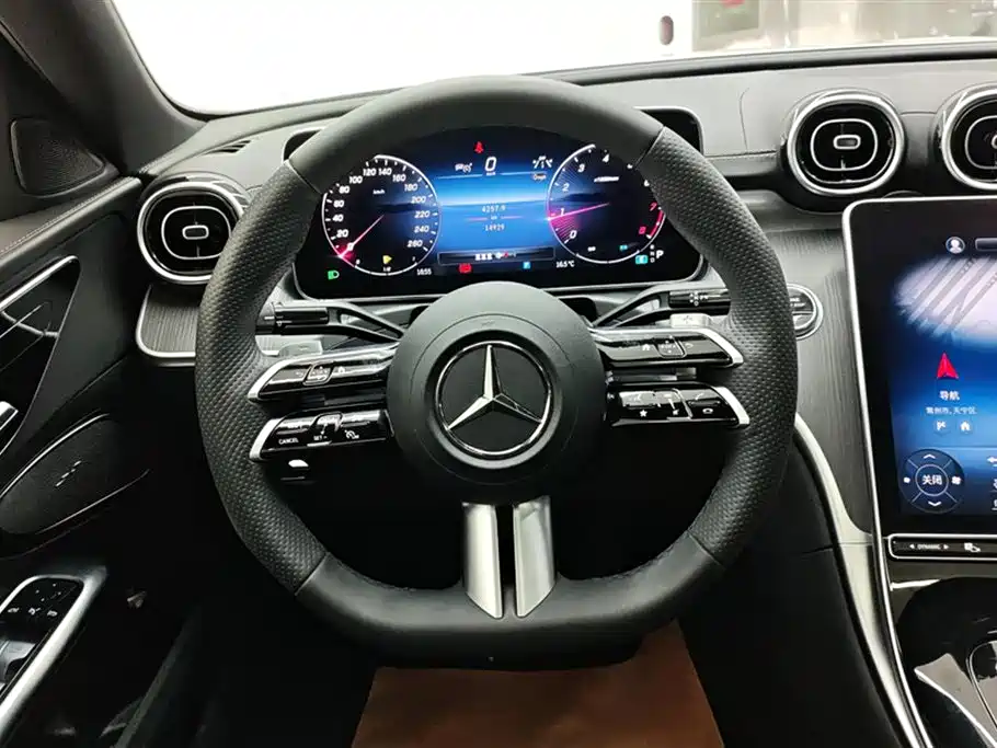 Mercedes-Benz C-Class 2023 — фото 15