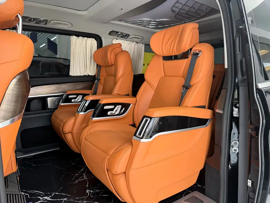 Mercedes-Benz V-Class 2023 — фото 6