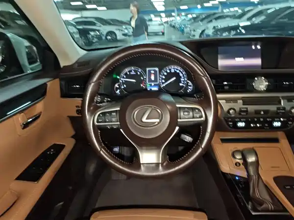Lexus ES 2015