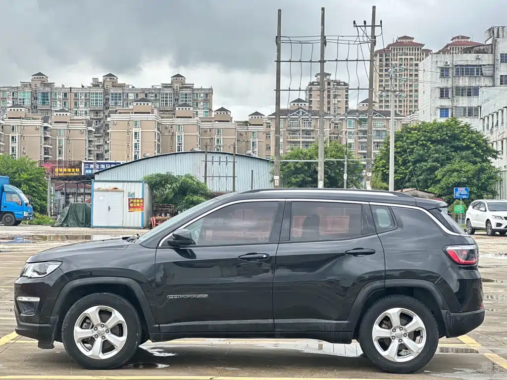 Jeep Compass 2017 — фото 13